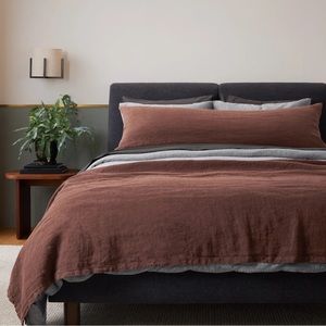 Parachute Linen Bed Cover in Raisin FULL/QUEEN